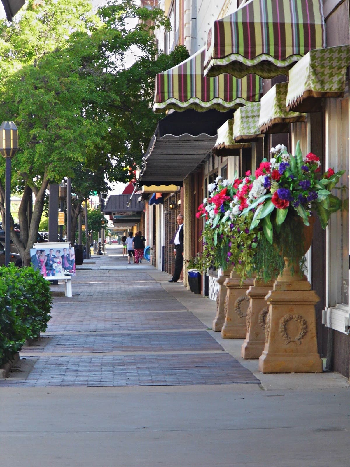 Salina Crossroads Marathon: santa fe avenue in downtown salina, kansas, where all races start and finish
