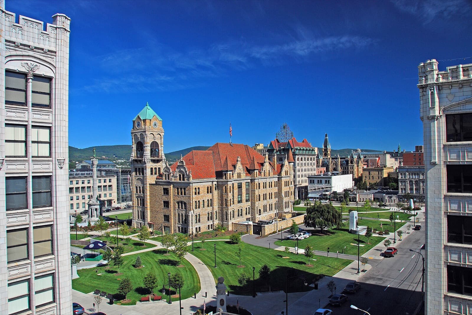 Steamtown Marathon: courthouse square, scranton, near the finish