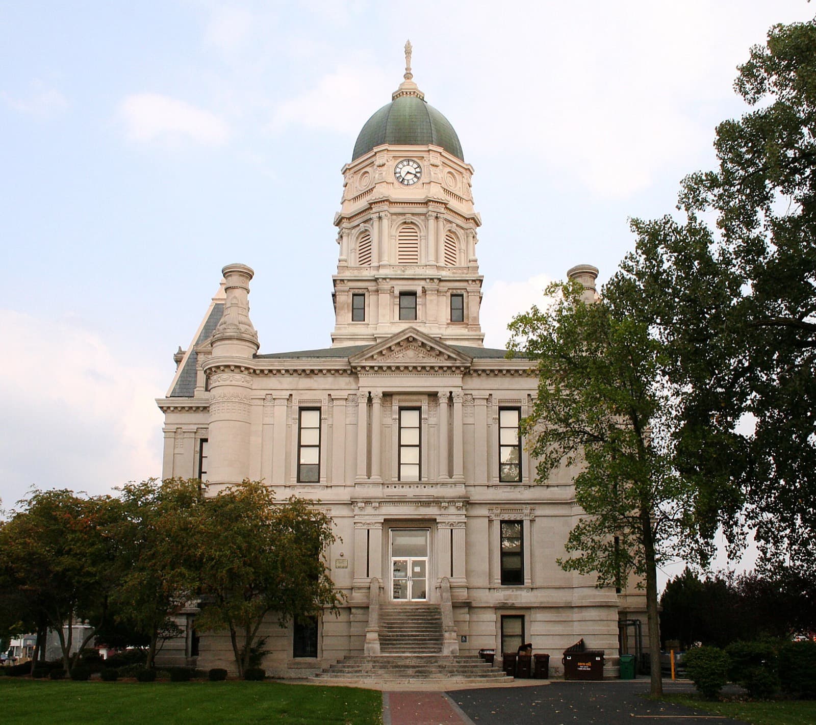 Veterans Marathon and Half Marathon: whitley county courthouse, columbia city