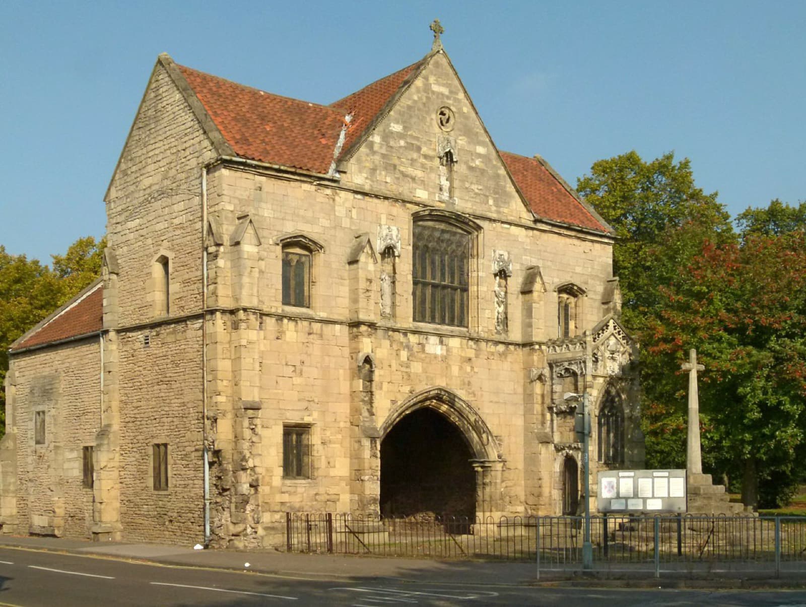 Bassetlaw Sprint Triathlon: worksop priory gatehouse in the town centre
