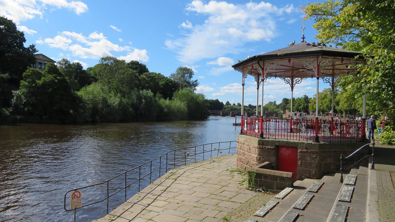 Deva Triathlon (Chester Triathlon): bandstand and the river dee at the groves, chester (swim start and finish area)