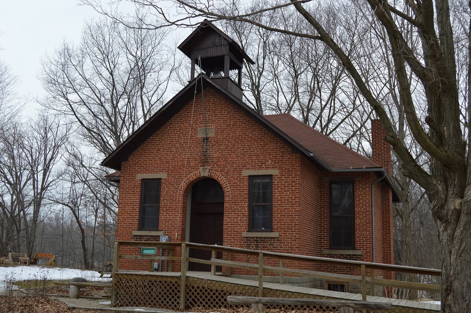 Indiana Trail 100 Mile: stanley school at chain o'lakes state park (the schoolhouse aid station sits at miles 7.6 and 21.9 of the loop)
