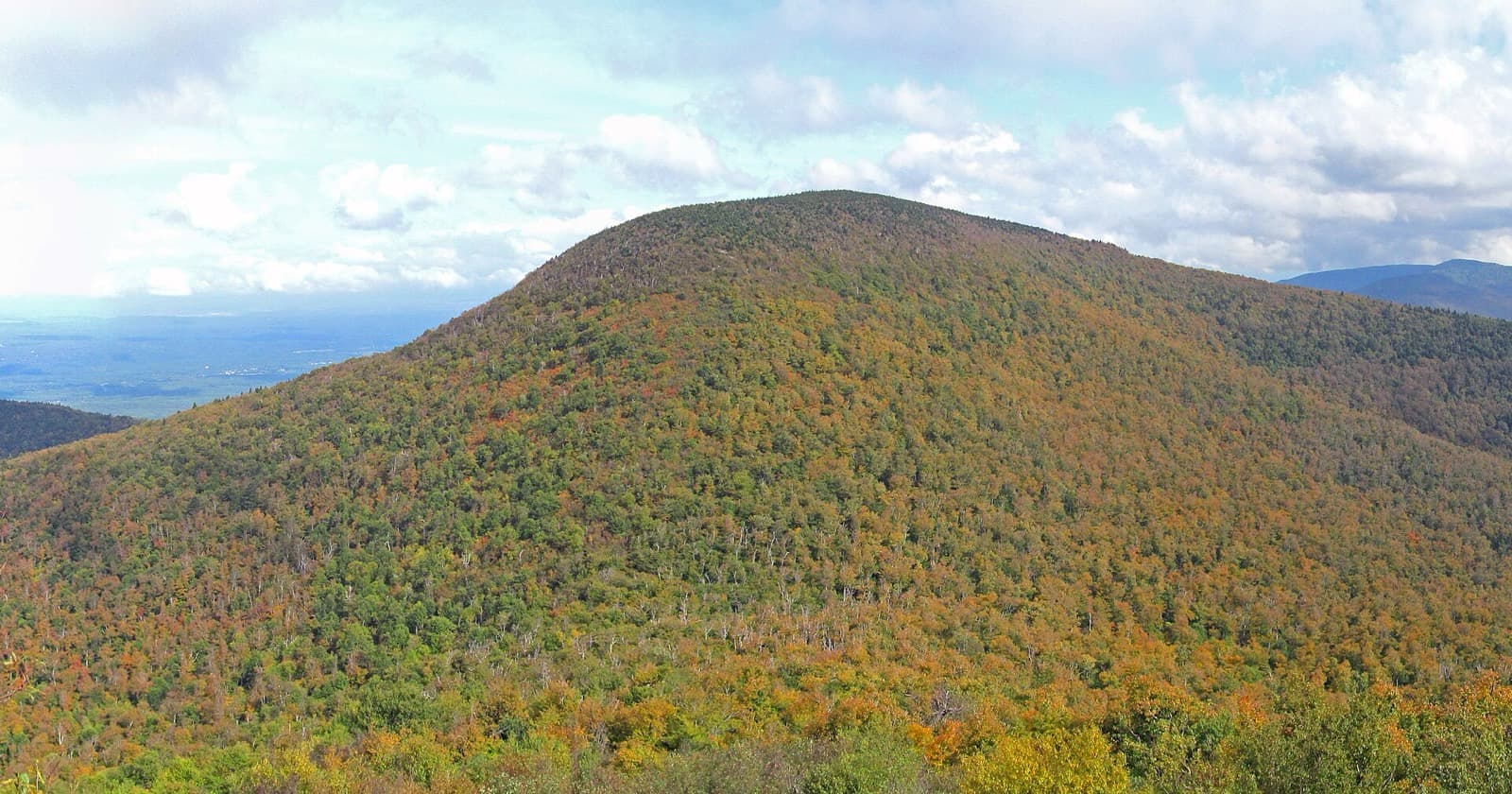 Manitou's Revenge 54 Mile: blackhead mountain from the black dome slopes, the start of the course