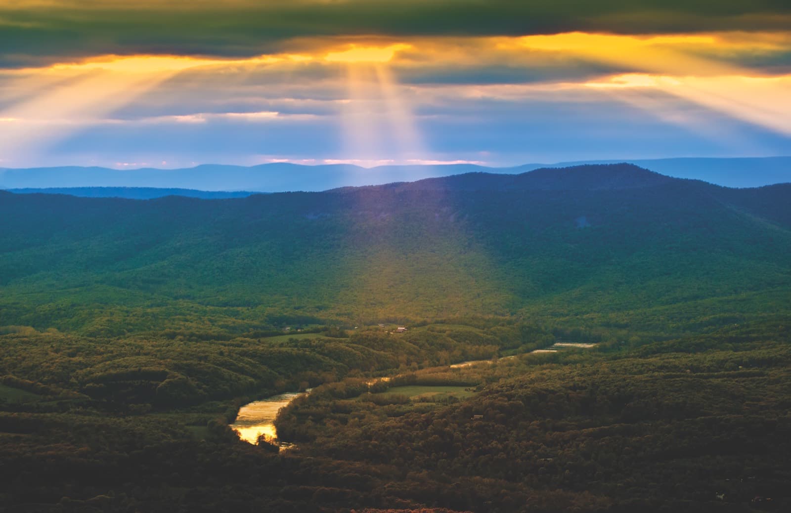 Massanutten Mountain Trails 100 Mile Run: shenandoah river valley seen from signal knob at the northern end of massanutten mountain